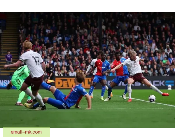 埃德松阿尔瓦雷斯欧联杯主场精彩爆射破门助曼城锁定胜局