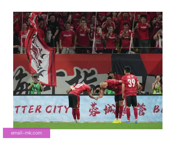 成都蓉城创历史纪录强势晋级亚冠联赛赛场引关注